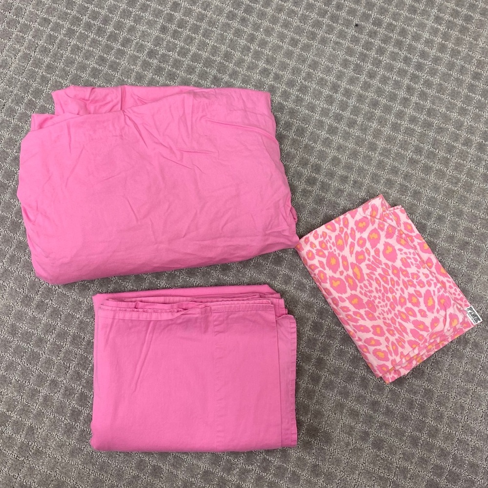 Pink Victoria’s Secret Full Hot Pink Sheet Set